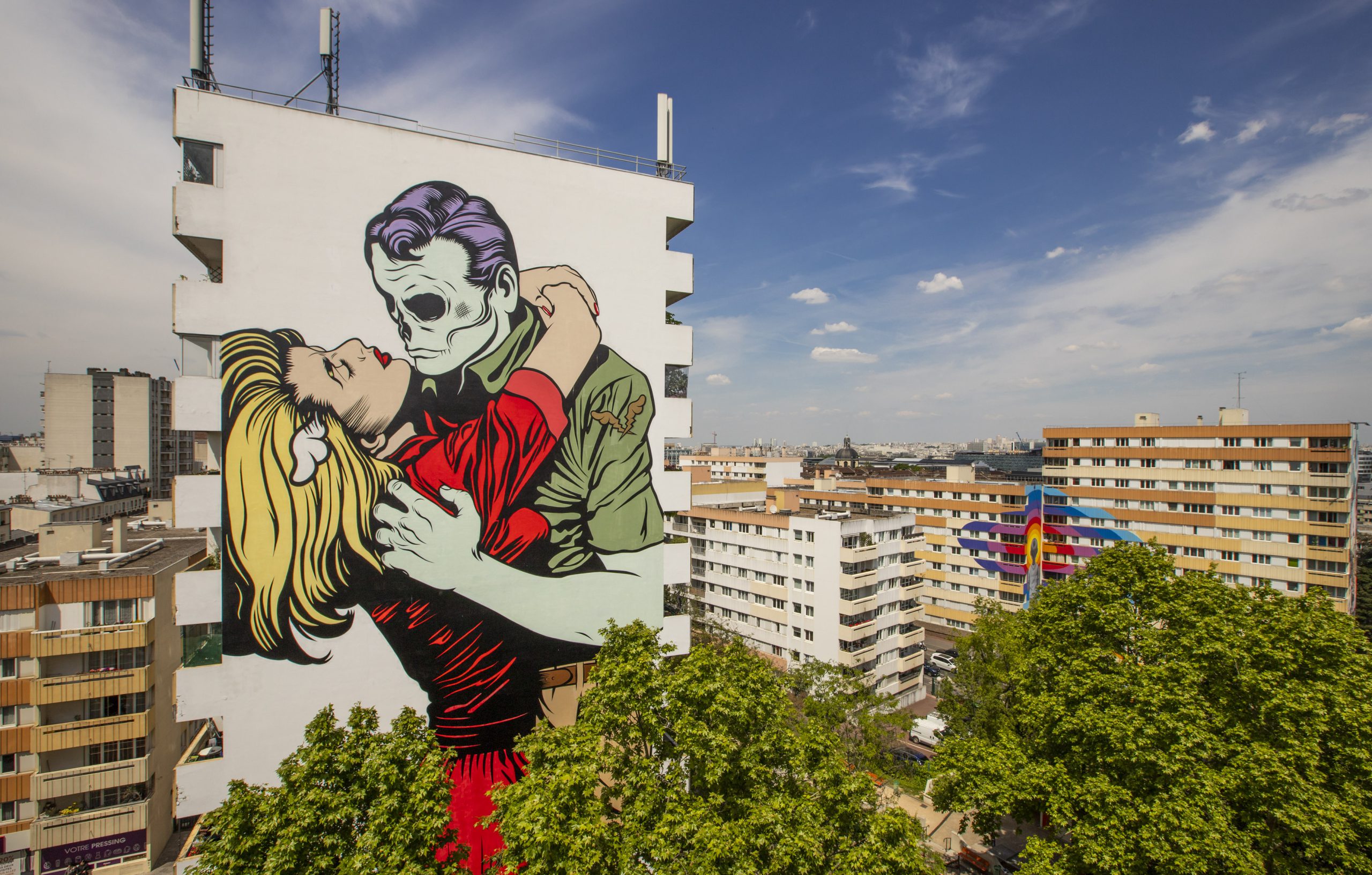 Fresque murale, représentant un couple en style Pop art. Le visage de l'homme représente un crâne tête de mort. Sa peau est verdâtre. La femme semble en pamoison.
